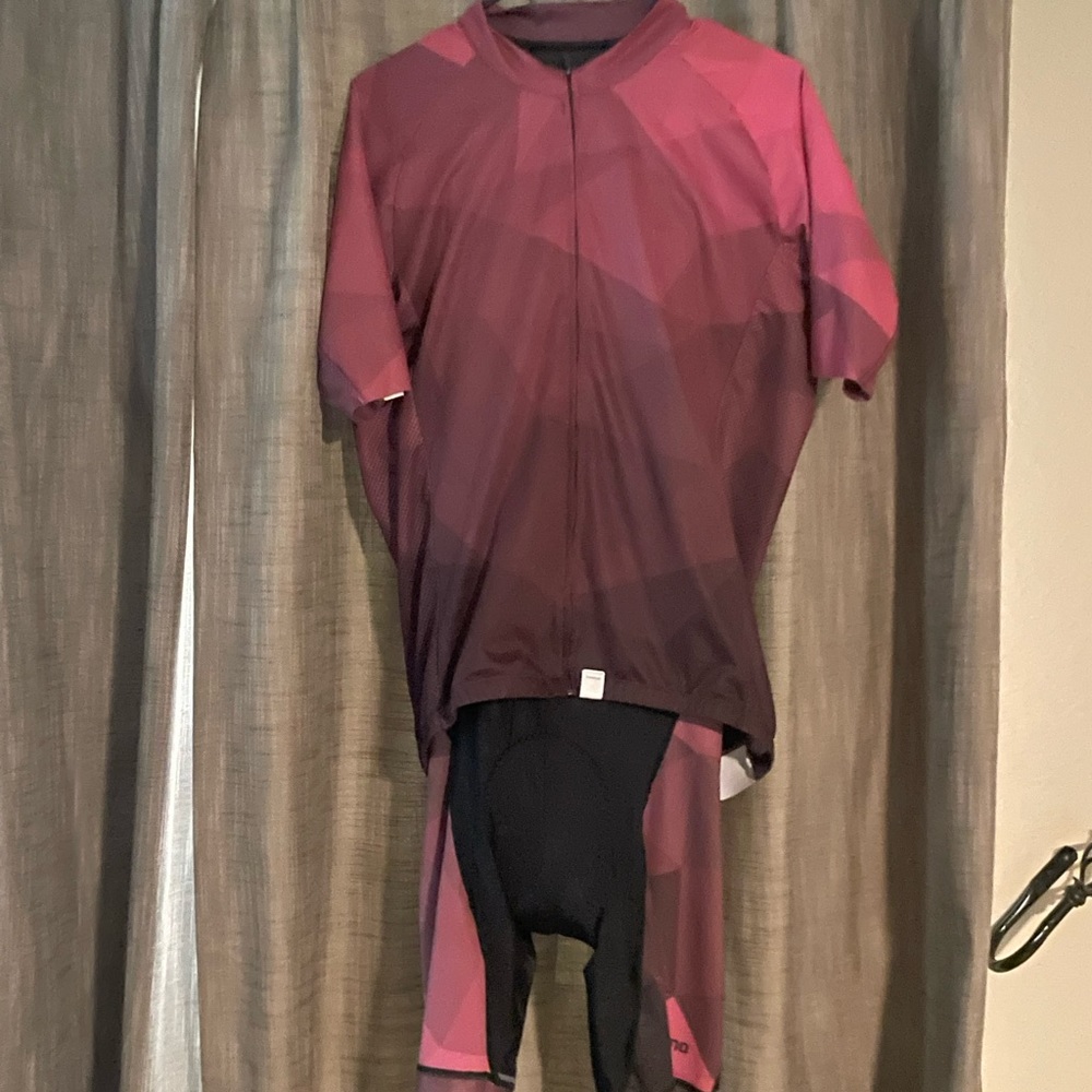 Shimano cycling kit top and bib bottom size XL